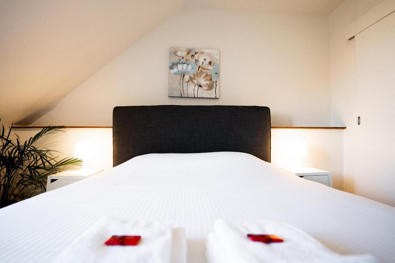 The Queen'S Twelve By Romy&Travis Aparthotel Bruges Esterno foto